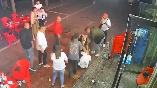 李女士爆料唐山打人视频,李女士亲述暴力现场，社会关注女性安全